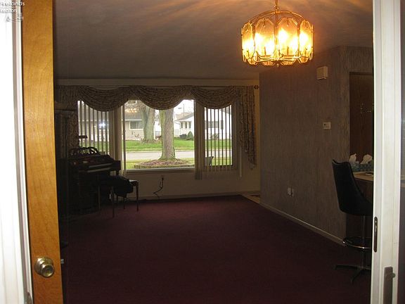5th image of 2708 Fairmont Ln