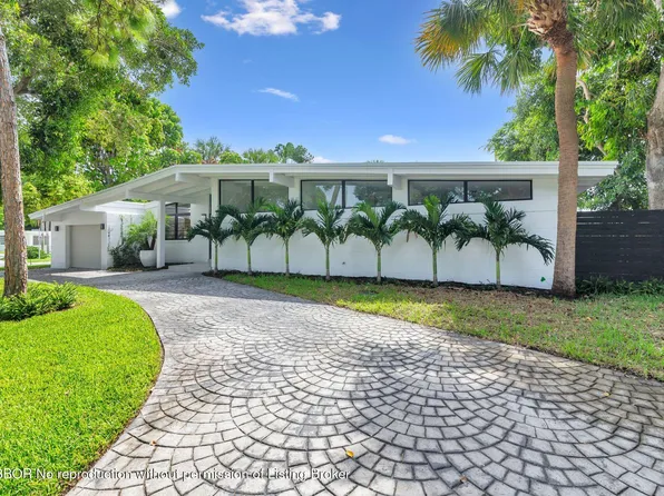 7512 W Lake Dr, Lake Clarke Shores, FL 33406