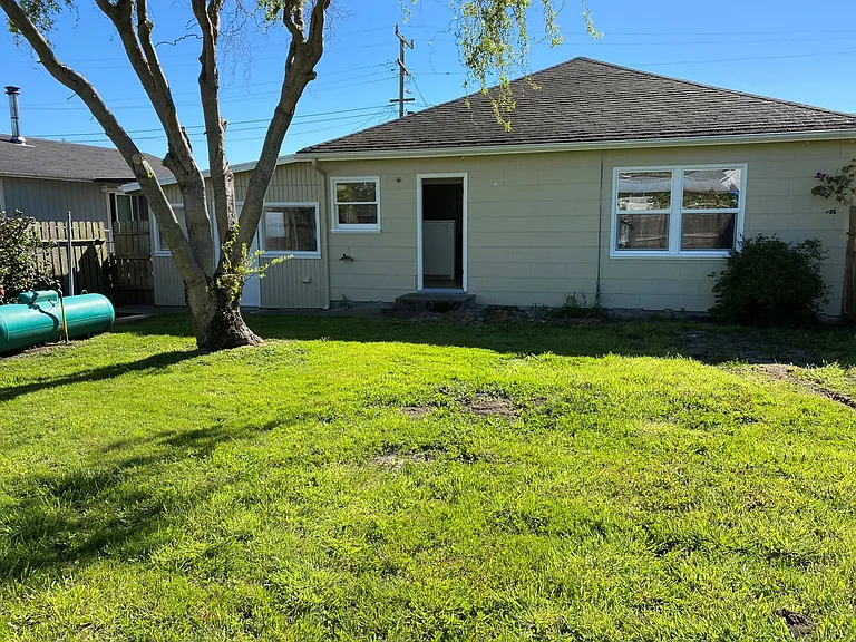 1239 Madison St — Photo 9
