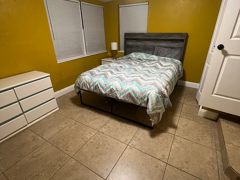 246 Delray Ave — Photo 4