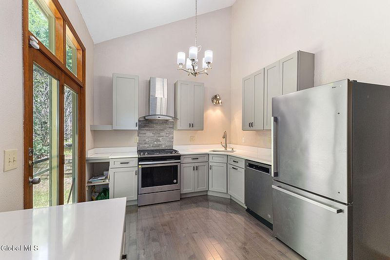 5th image of 214 Walnut Lane