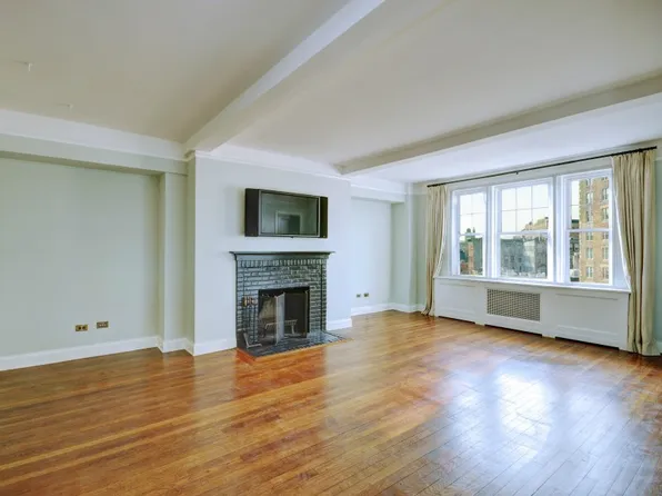 302 West 12th Street image 1 of 9