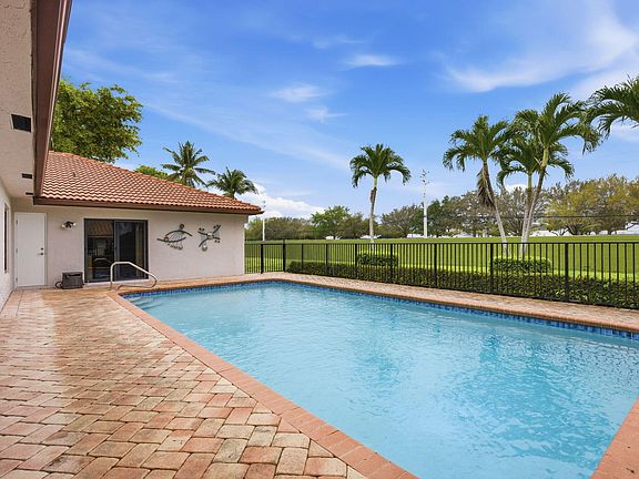 3rd image of 1960 NW 25th Street