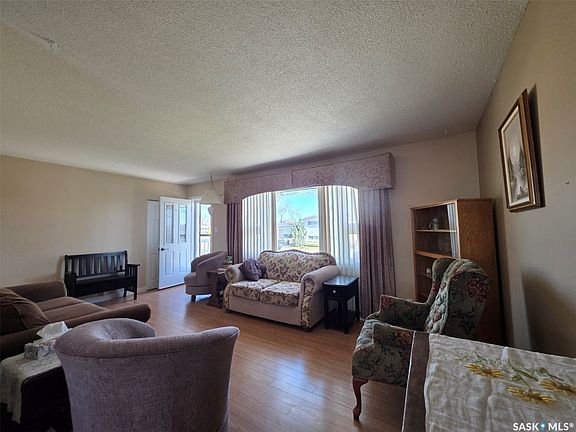 5th image of 810 11th Avenue NE