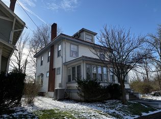 32 Grosvenor St, Athens, OH 45701