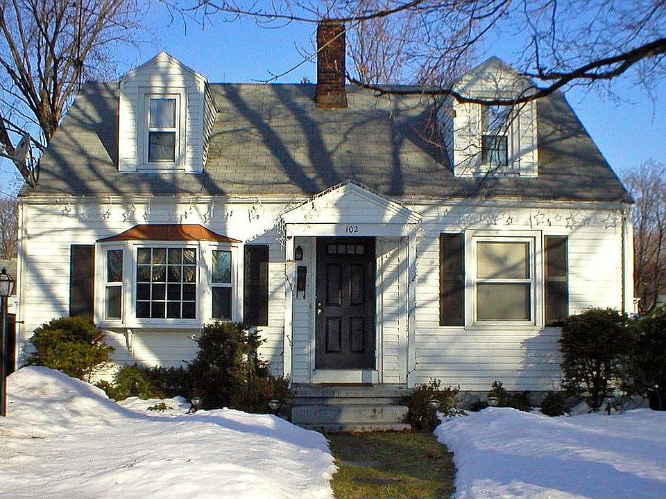 Newly updated 3 bedroom Cape Cod