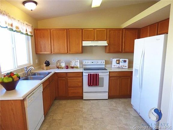 Bright and roomy kitchen