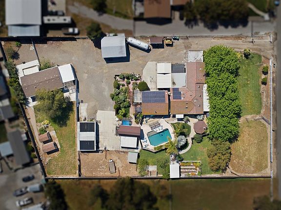 2nd image of 3928 W Stoneridge Rd