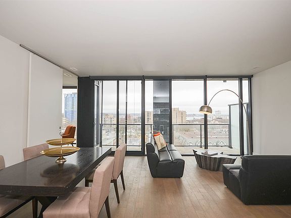 3rd image of 1048 Wellington St Penthouse 3