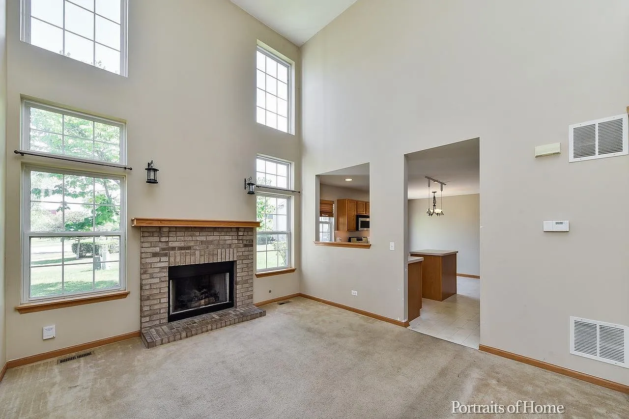 3 bed, 2.5 bath, 1621 sqft, $2,499 — Photo 3