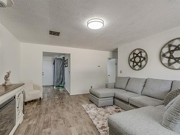 5th image of 20239 Bern Ln
