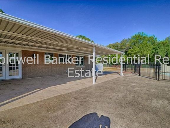 3rd image of 8333 Oak Country Ln