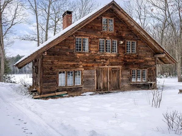 45 Hoppen Rd, New Hartford, CT 06057