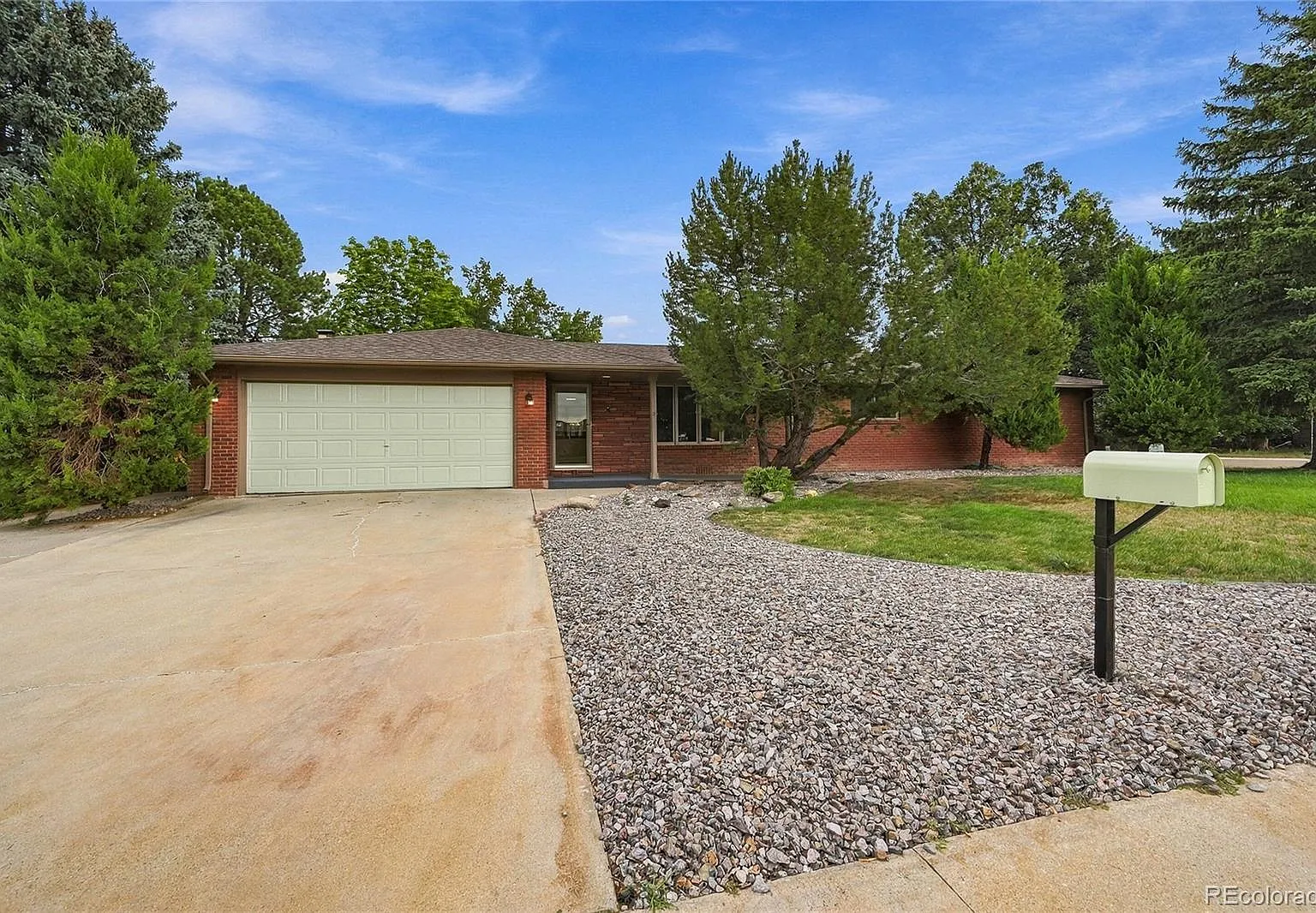 4 bed, 3.0 bath, 1839 sqft, $2,975 — Photo 1