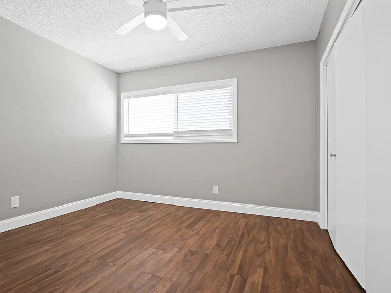 850 Victor Ave — Photo 10