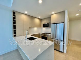 1191 Sunset Dr #1607, Kelowna, BC V1Y0J4