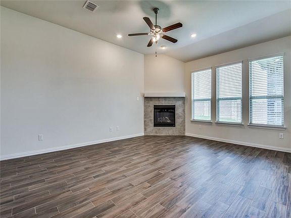 4th image of 1404 Lake Falls Ter
