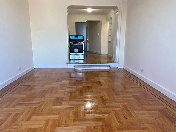 2nd image of 2775 Reservoir Ave