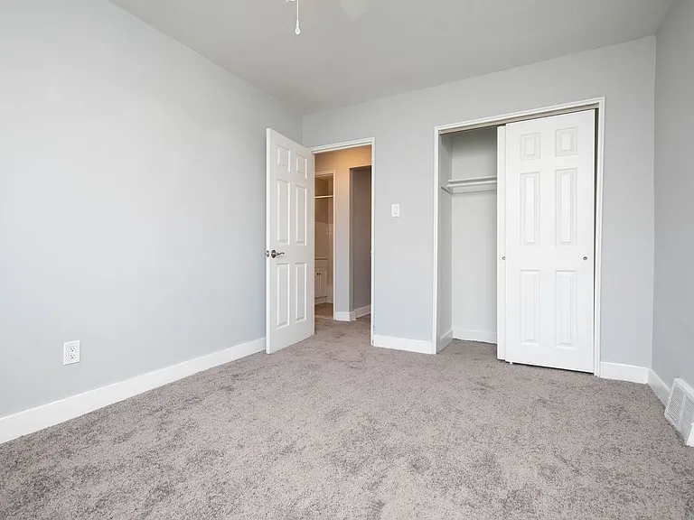 10th Street Apartments — Photo 6