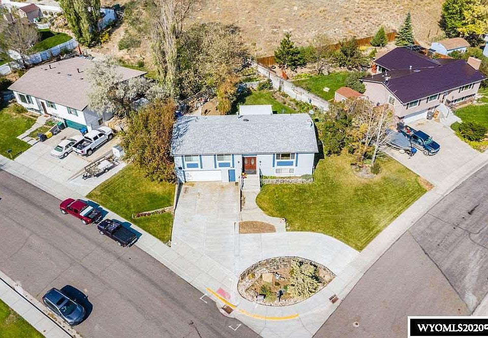 1st image of 302 Evans Dr