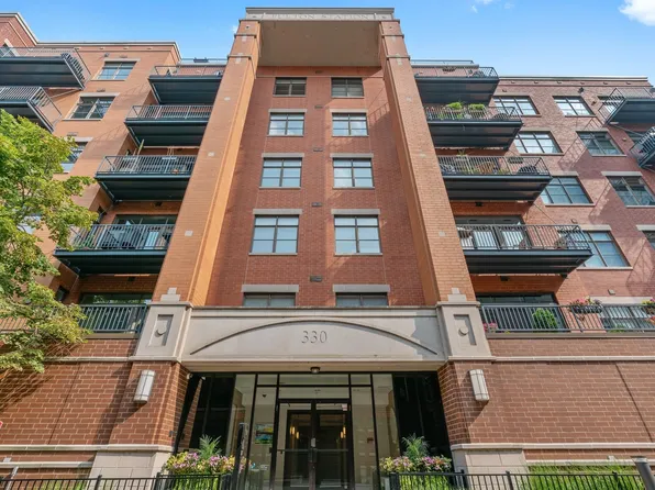 330 N Clinton St APT 403, Chicago, IL 60661