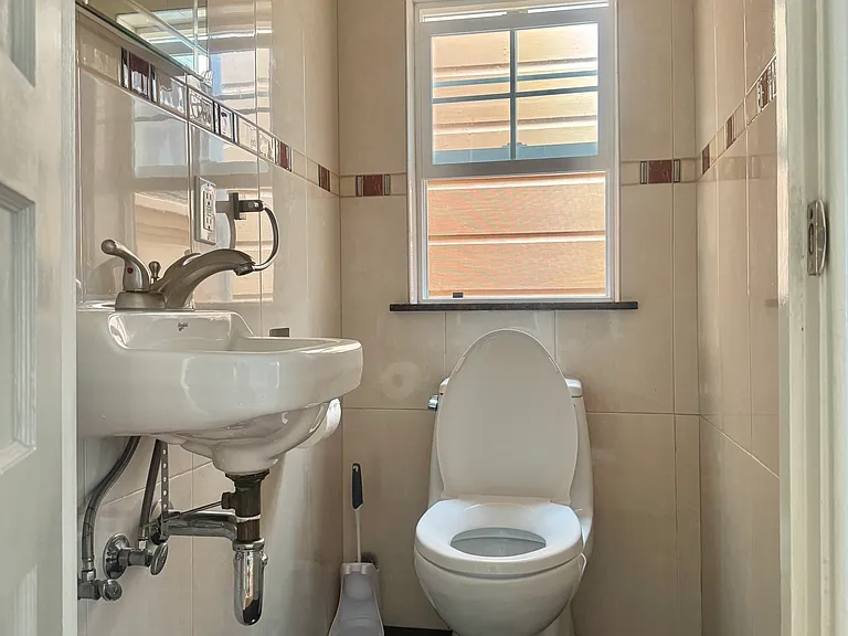 72 Robblee Ave — Photo 10