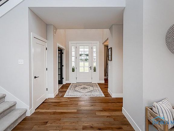 2nd image of 529 Canterbury Blvd
