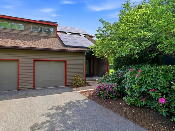 401 Fairway Vlg #401, Leeds, MA 01053