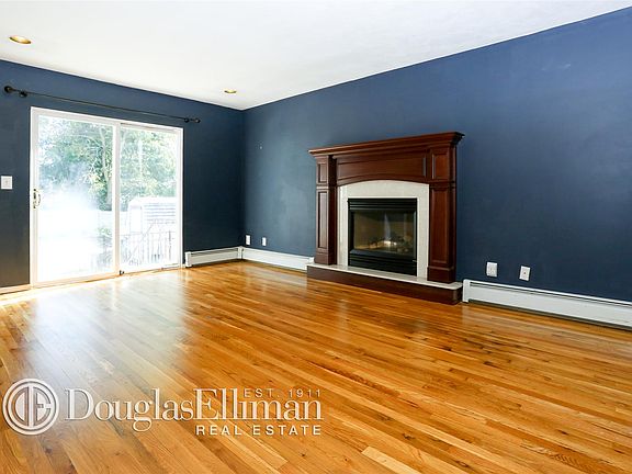 5th image of 2378 Schiller Ave