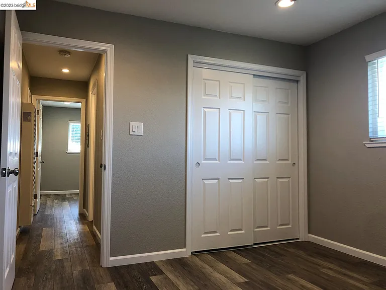 1021 W 8th St #3 — Photo 12