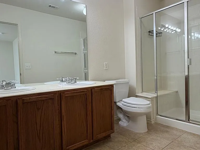2205 Stoneleigh Pl — Photo 24