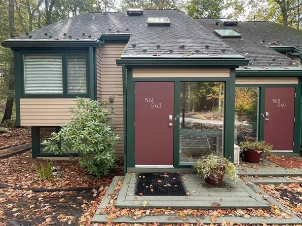 561 Laurel Pond Dr #561, Farmington, PA 15437