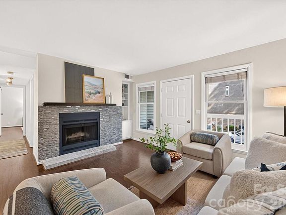 2nd image of 430 Queens Rd APT 122