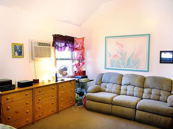5th image of 424 Hunter Ave