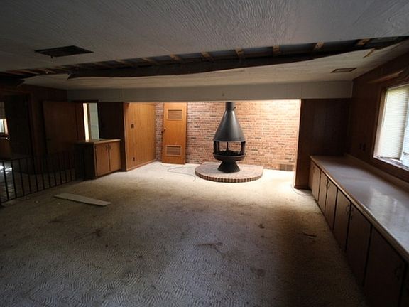 4th image of 3019 Twin Oaks Dr
