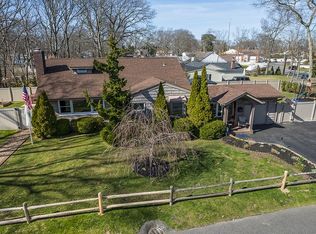 555 Kime Ave, West Islip, NY 11795