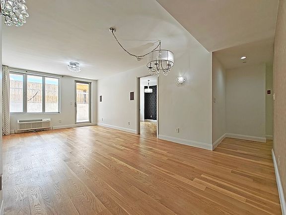 5th image of 390 Kings Hwy APT 2B