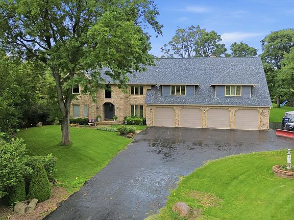 4th image of 23W350 Pelham Ct