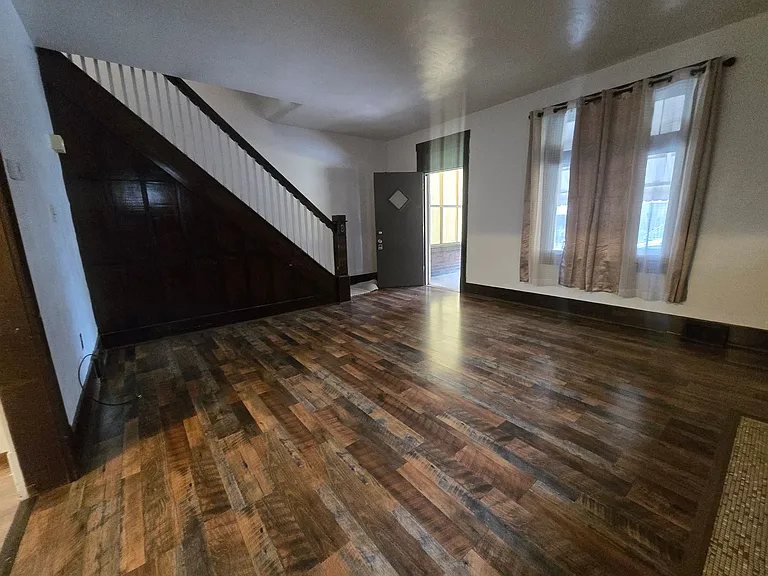 37 Walnut St — Photo 8