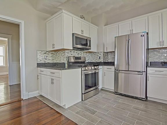 4th image of 14 Arlington Ave #1