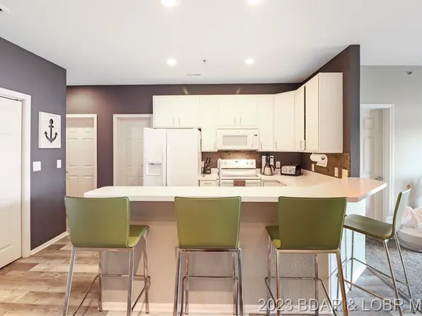 236 Lakeview Resort Blvd #3B, Sunrise Beach, MO 65079