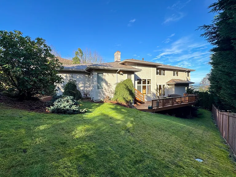 15831 SE 45th St — Photo 38