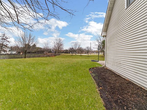 4th image of 1323 Winterberry Ct