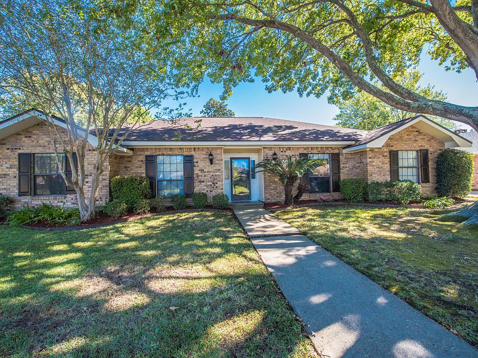 1st image of 107 Cabildo Dr