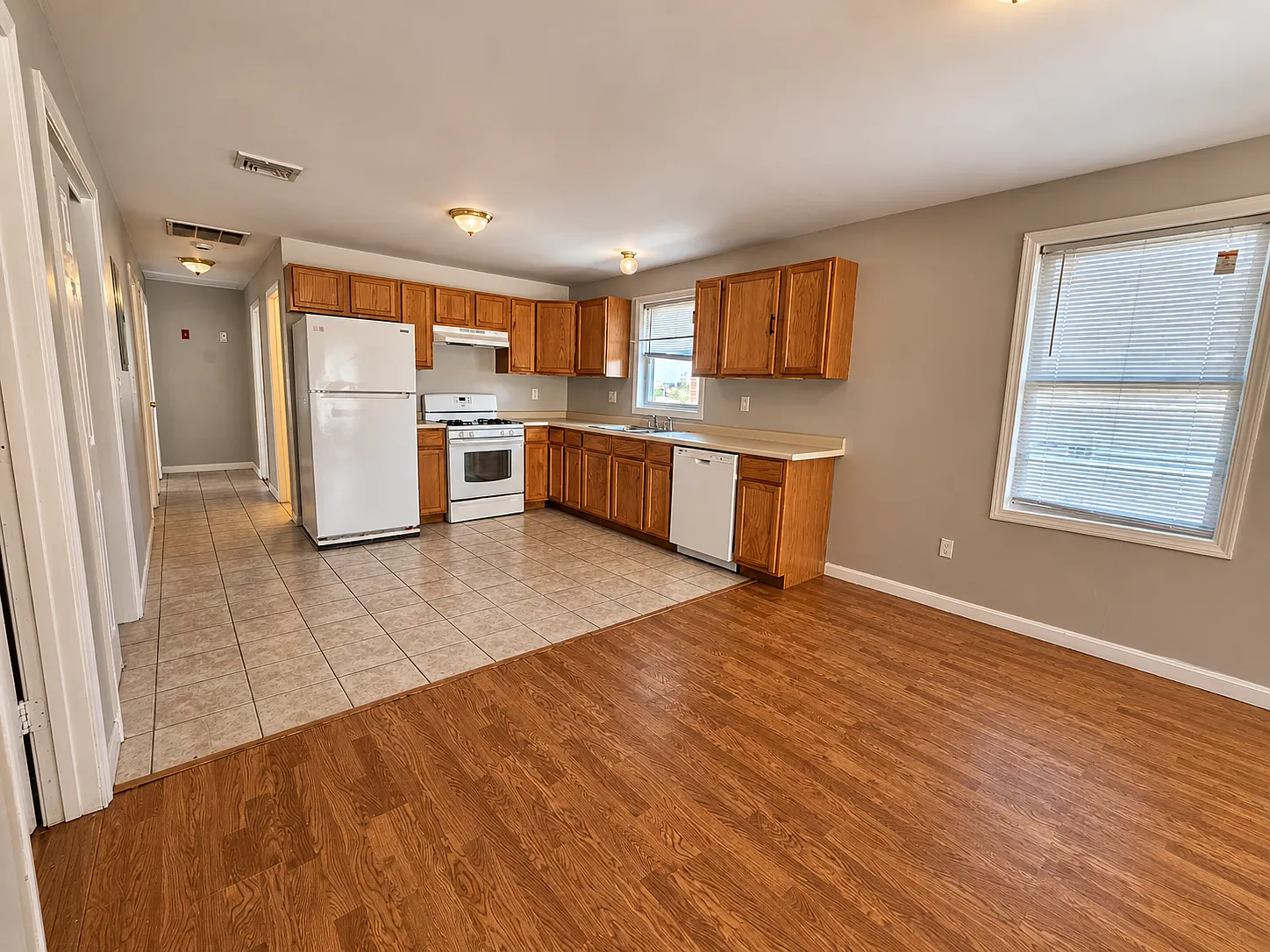 4 bed, 1395 sqft, $2,499 — Photo 2