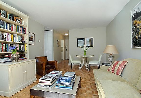 3rd image of 30 W 63rd St APT 6F