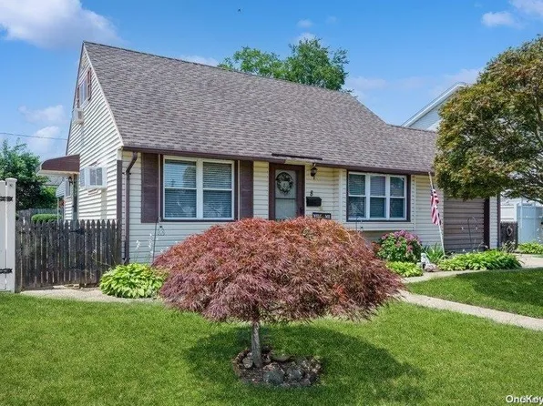 8 Adams Street, Hicksville, NY 11801