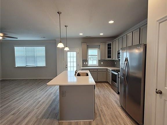 4th image of 159 Wineberry Way