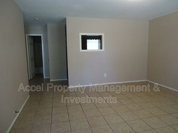 3rd image of 2401 Gumwood Ave #4
