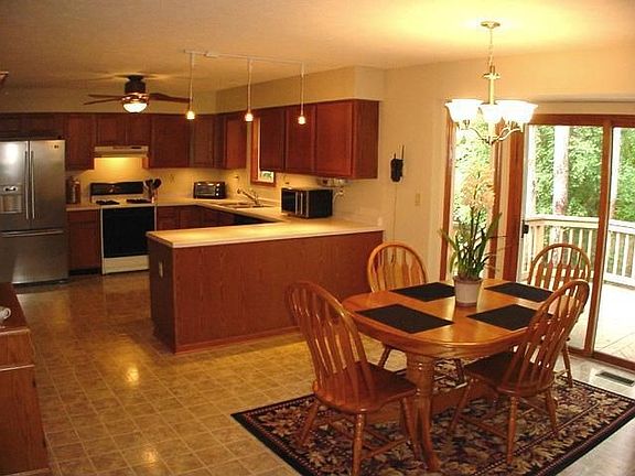 4th image of 5276 Brompton Dr